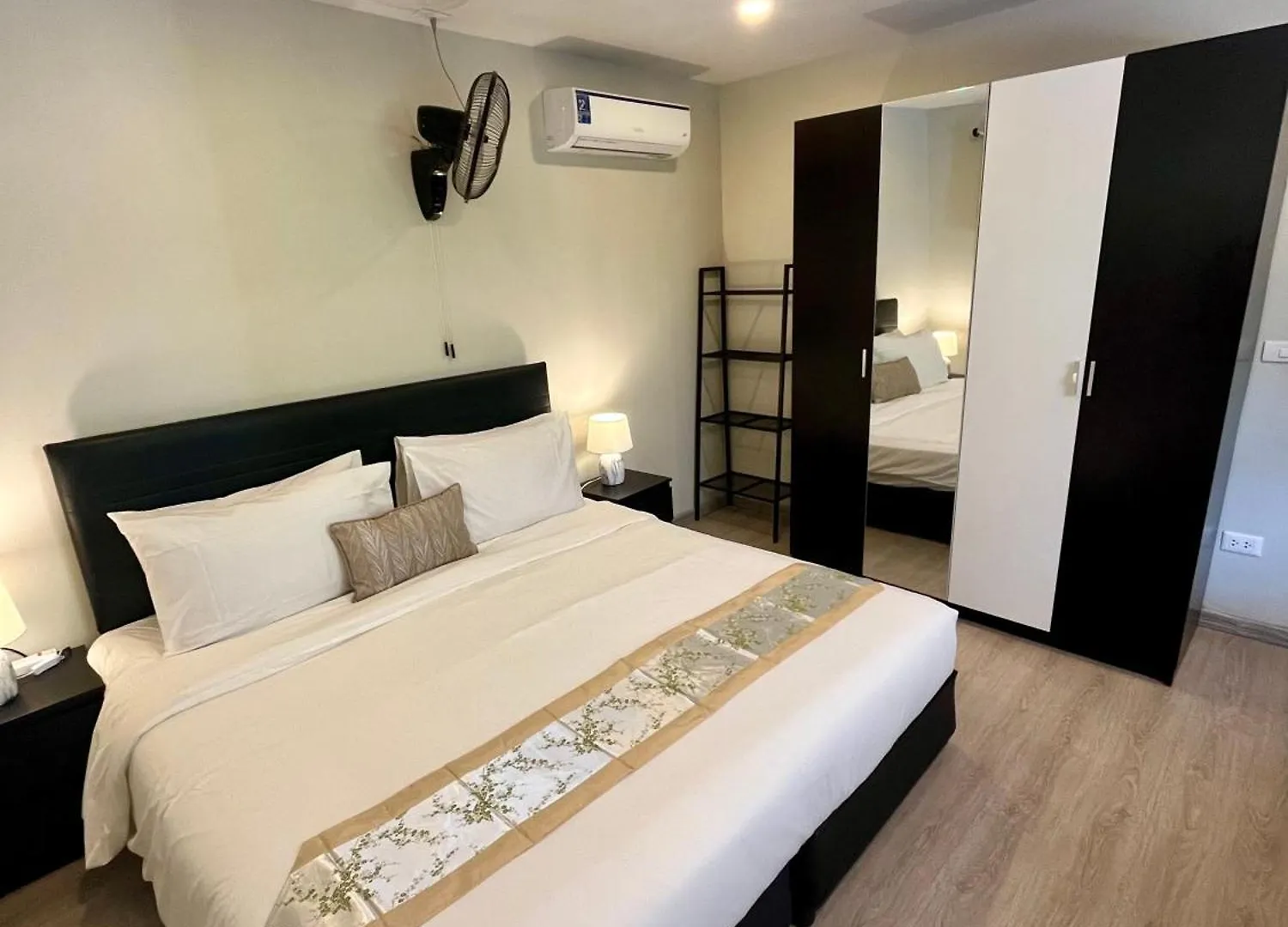 Lanta Sunshine Residence Apt 1 One Bed Apartment With Ac And Work Space Ko Lanta
