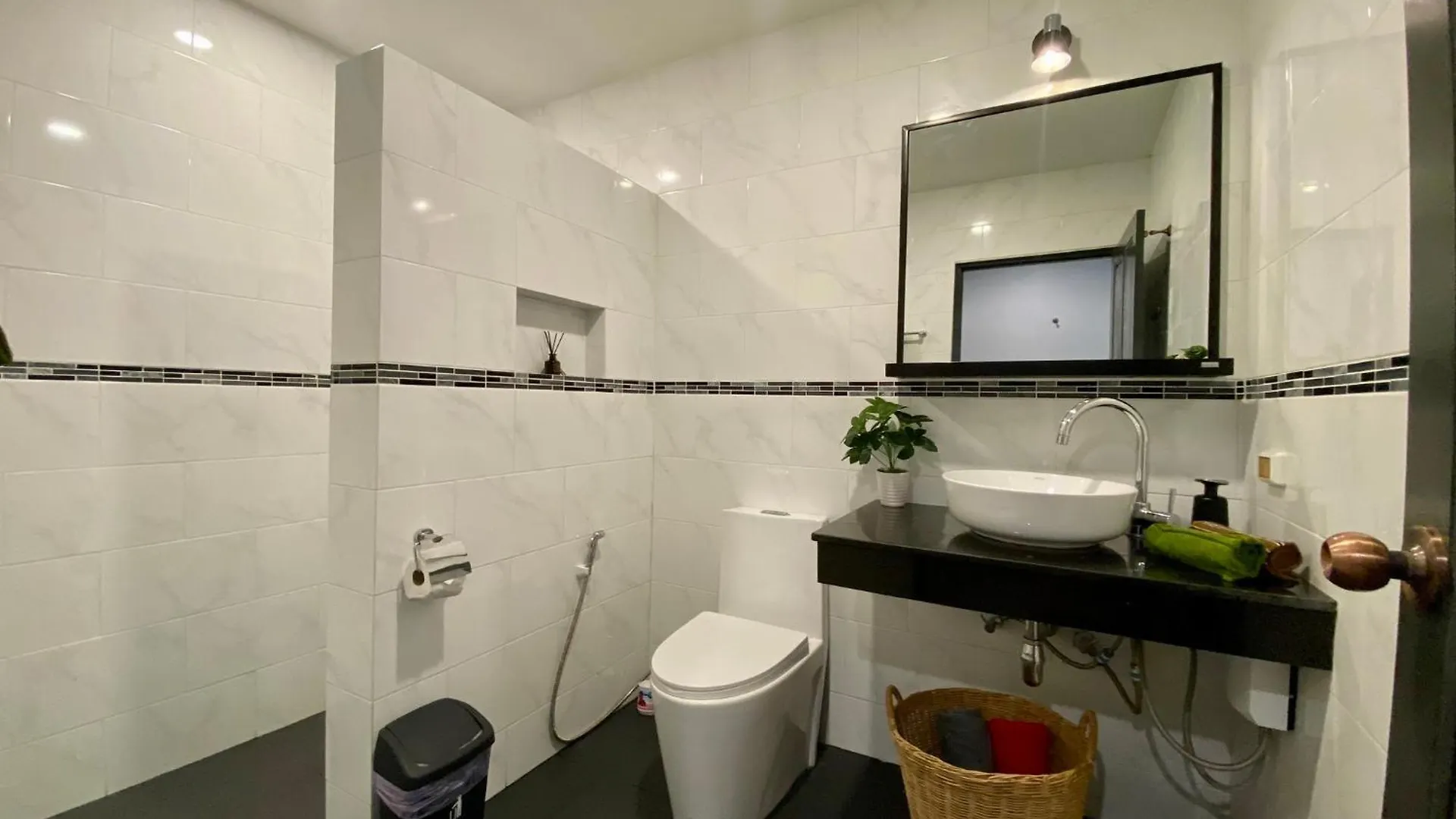 Lanta Sunshine Residence Apt 1 One Bed Apartment With Ac And Work Space Ko Lanta