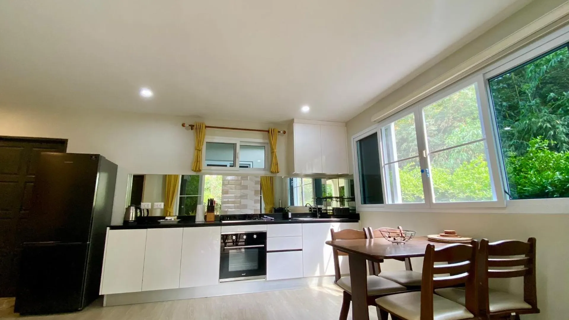 Lanta Sunshine Residence Apt 1 One Bed Apartment With Ac And Work Space Ko Lanta